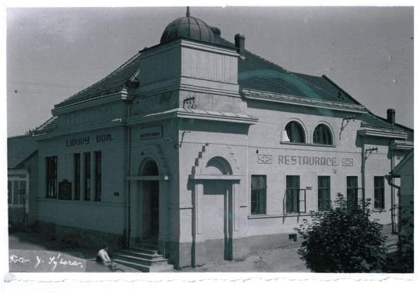 Fotografie pro Založení Lidového domu
