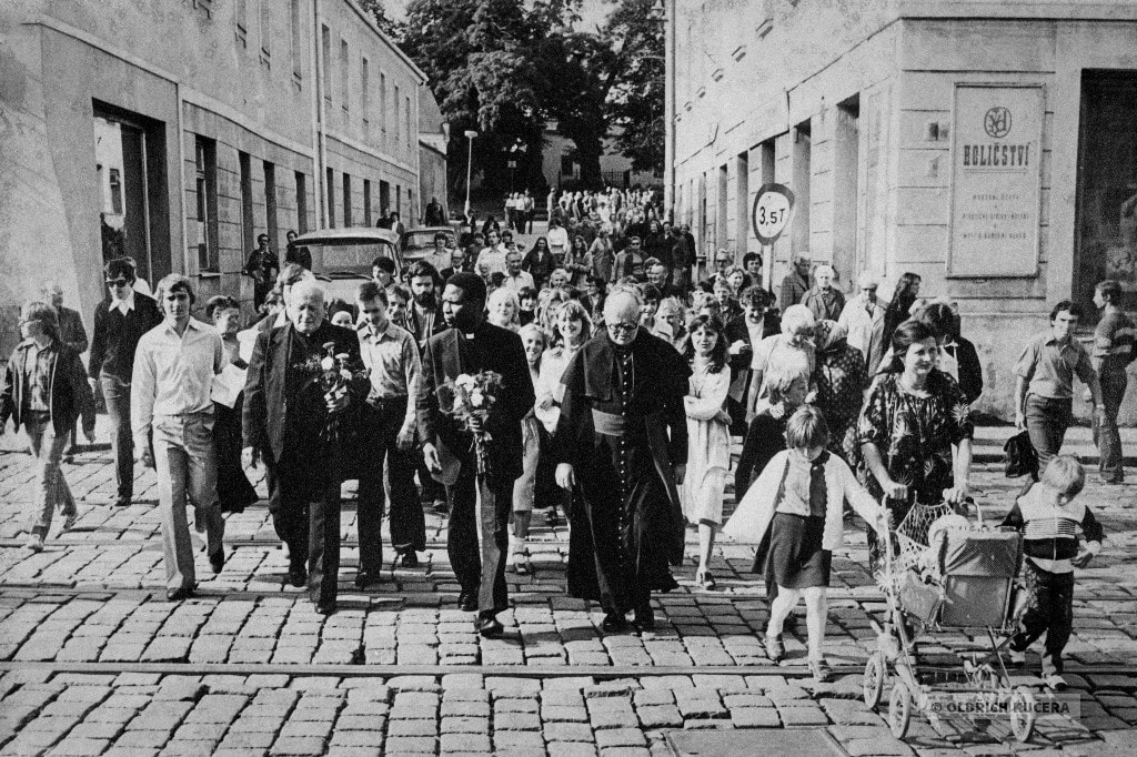 Svědectví víry a undergroundu: Podpořme digitalizaci a zveřejnění fotoarchivu z doby socialismu